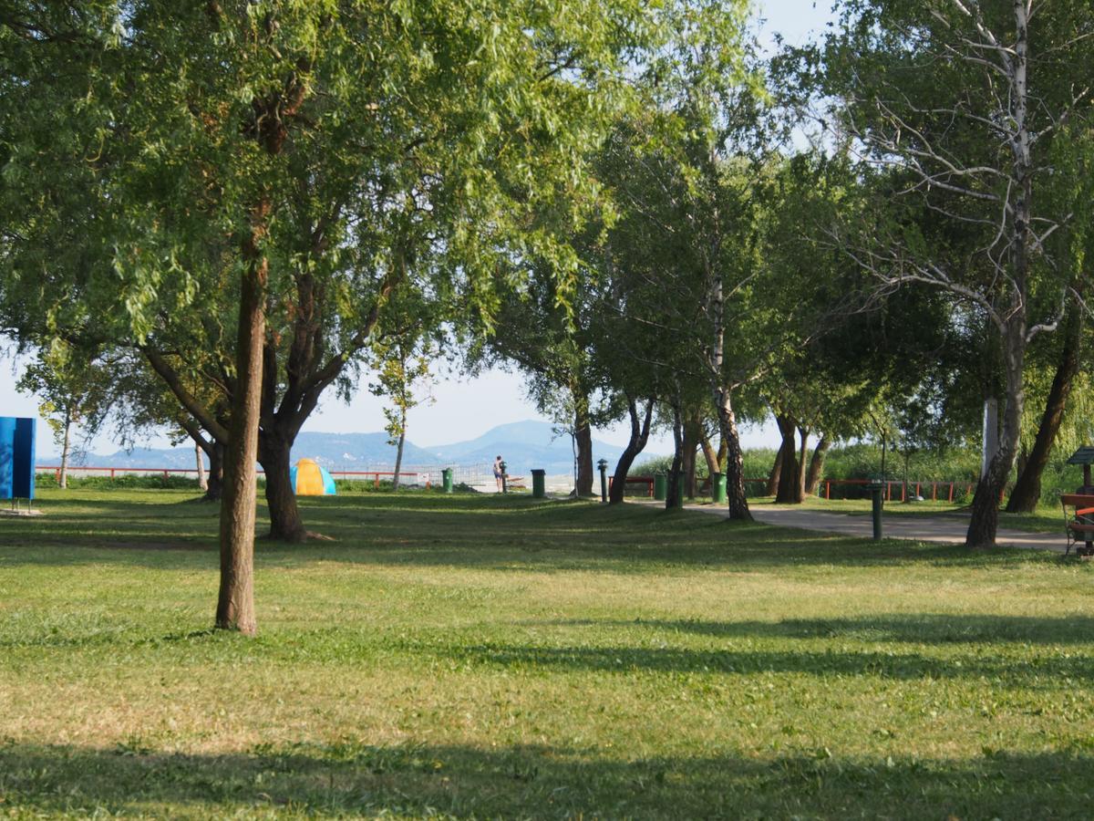 Laszlo Nyaralohaz * Balatonfenyves